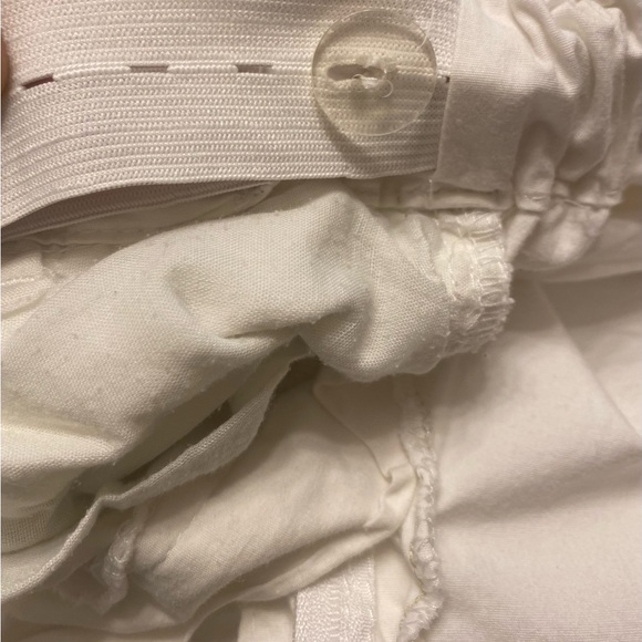 Y2K White Pants Woman’s Cargo Style. It has no label but I’m assuming it’s a S/M - Picture 10 of 16